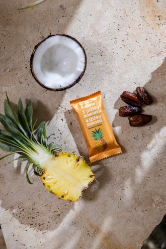 raw tyčinka ananas a kokos